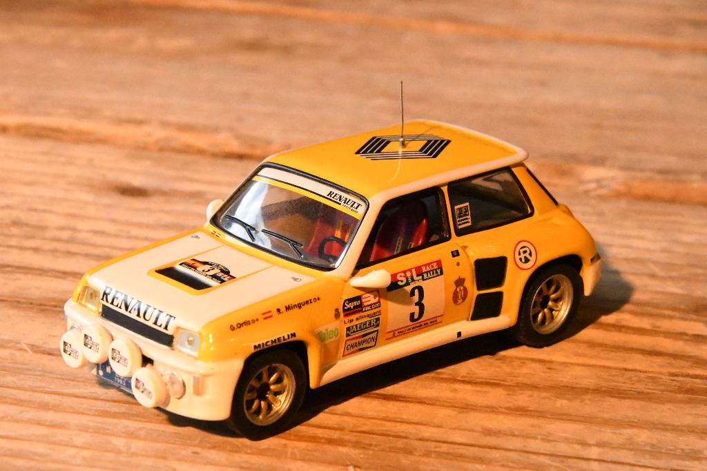 Renault 5 turbo G. Ortiz R.Minguez 1:43, Ophalen of Verzenden, Zo goed als nieuw, Auto, Overige merken