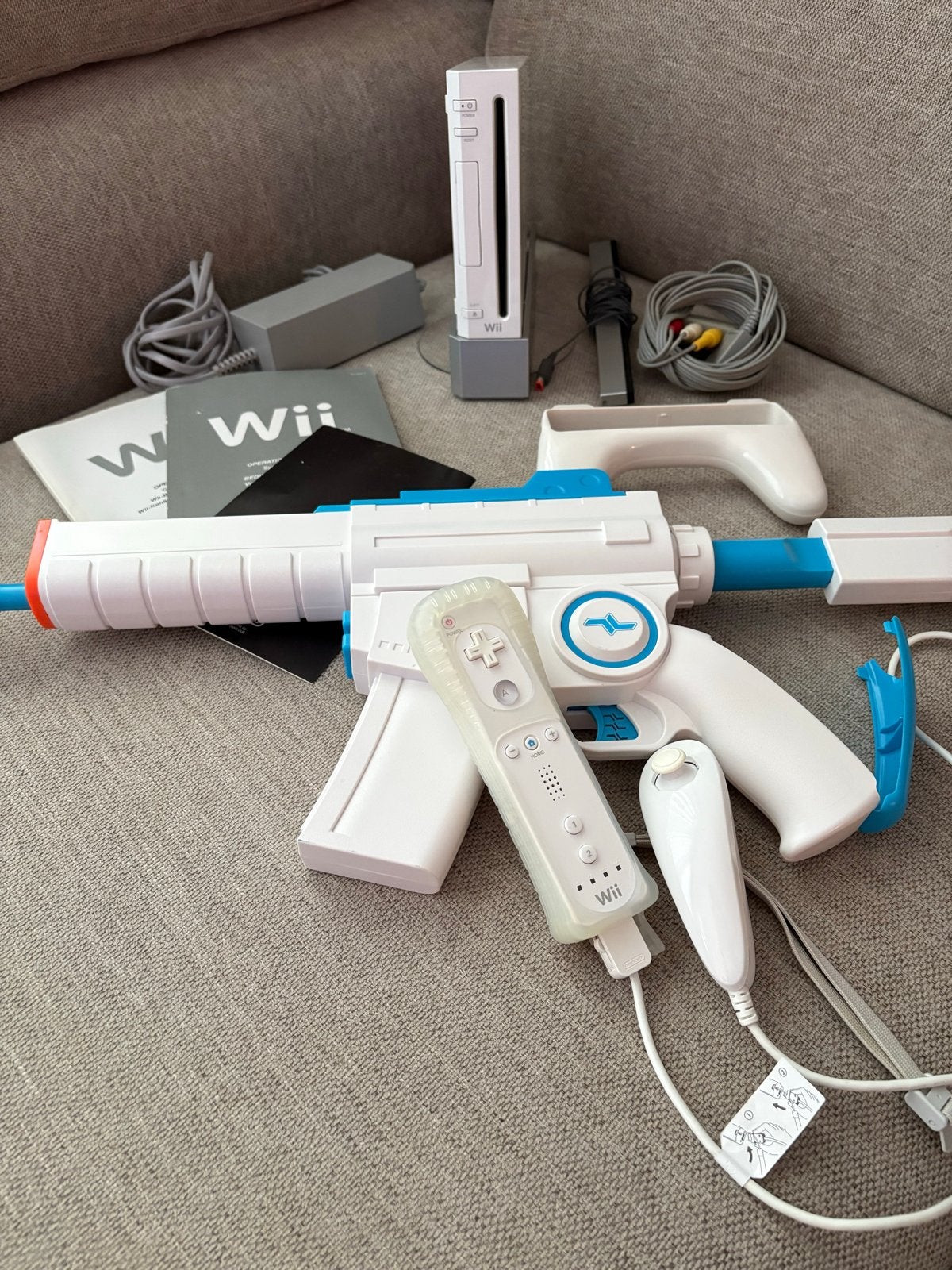 Wii Console met 4 spellen en controller, nunchuck en meer, Ophalen of Verzenden, Zo goed als nieuw, Met 1 controller, Met games