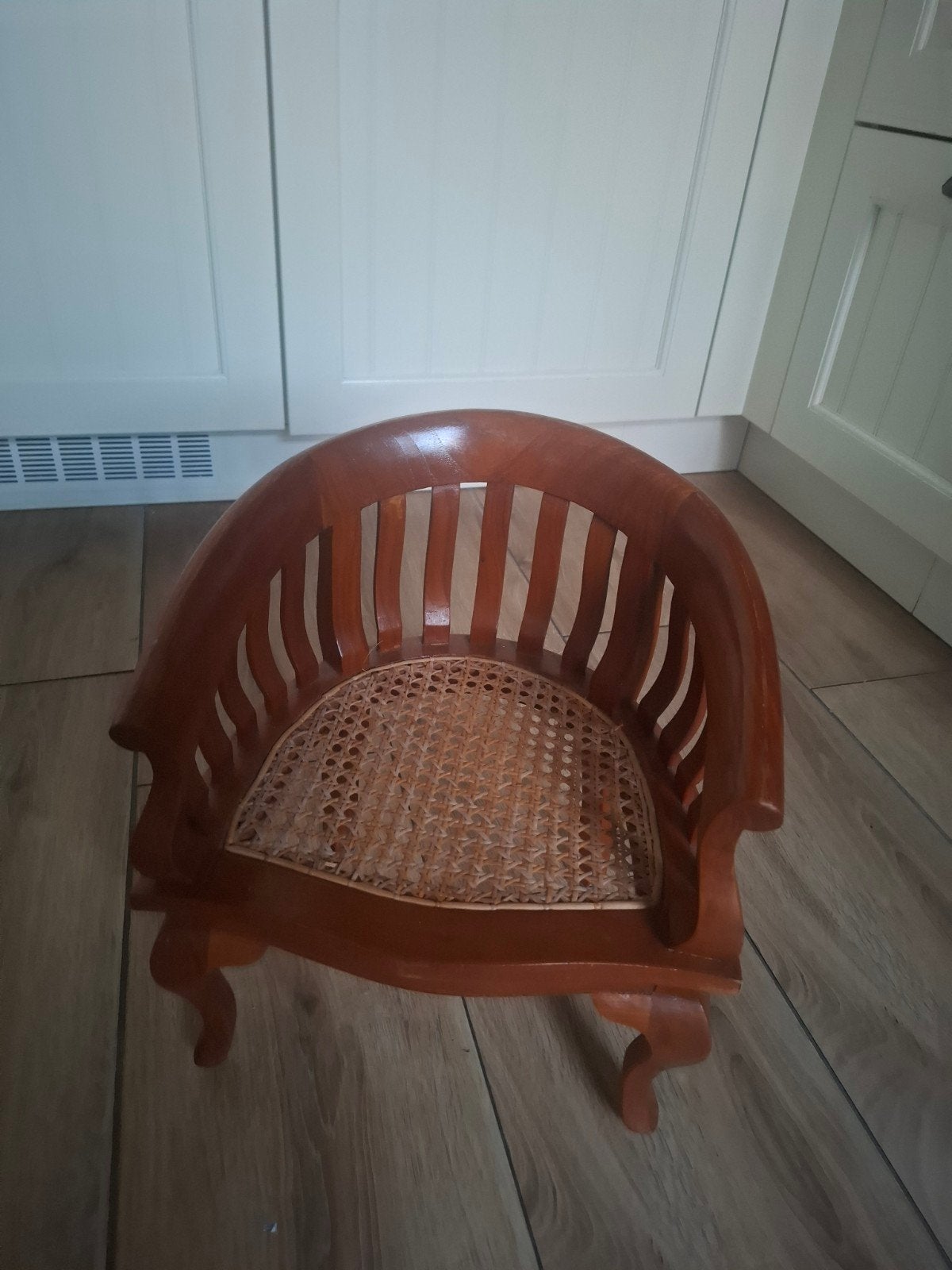 Houten kinderstoeltje met rieten zitting, Ophalen of Verzenden, Zo goed als nieuw