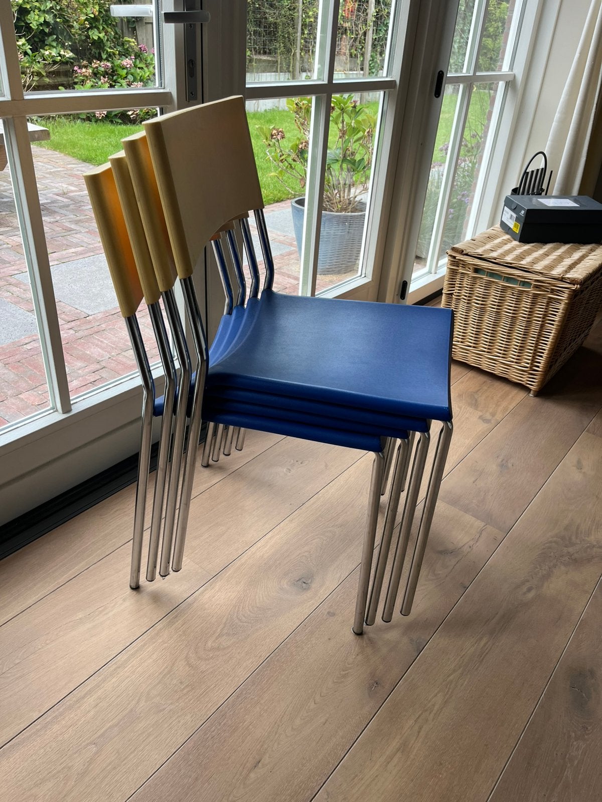 Eetkamerstoelen / stapelstoelen. Kunsstof / chroom. 4 stuks, Ophalen, Kunststof, Gebruikt, Blauw