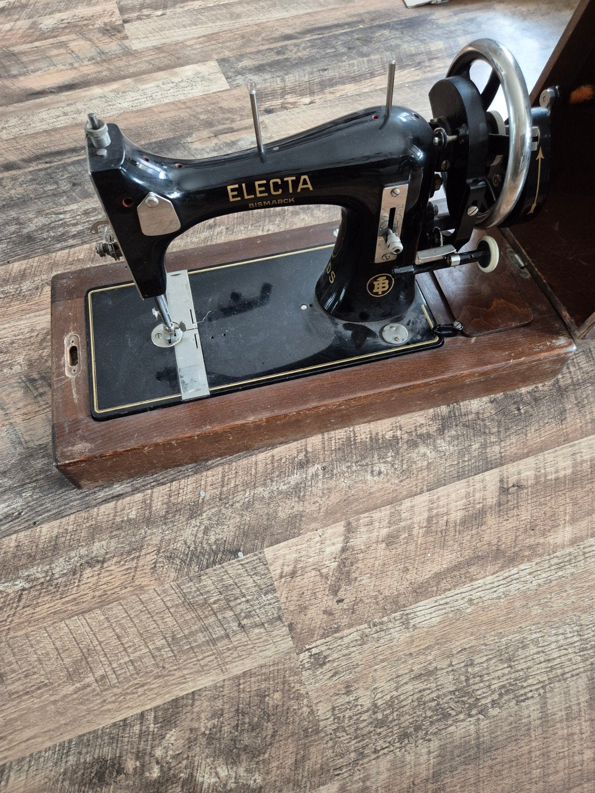 Prachtige Vintage Electa (Bismarck) Naaimachine, Ophalen