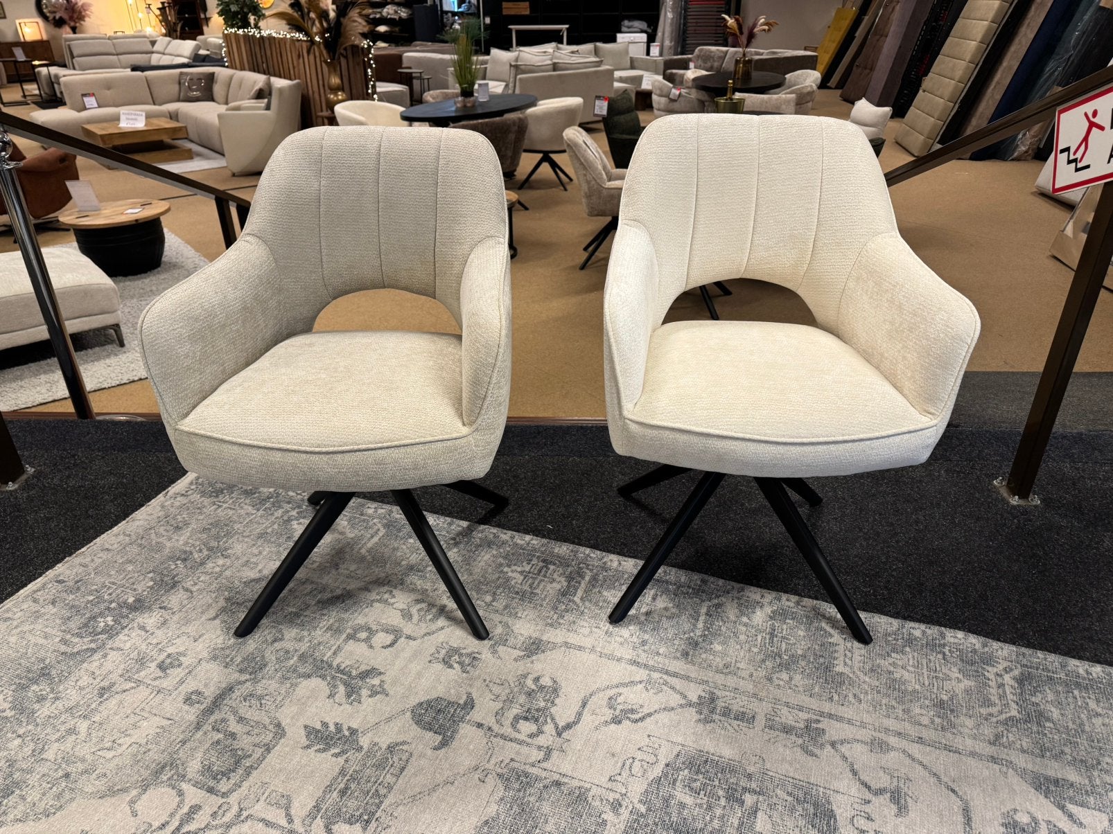 Eetkamerstoel  Lina in twee kleuren 360 Direct/Leverbaar, Ophalen, Hout, Overige kleuren, #Retro#Draaibaar#Modern#Luxueus