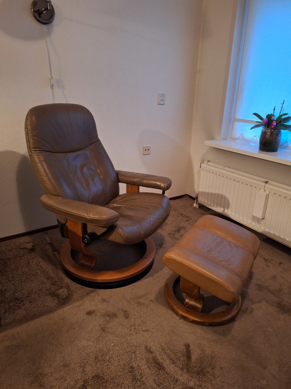 Stressless leren leer fauteuil stoel met voetenbankje, Ophalen, Gebruikt, Stressless, 50 tot 75 cm