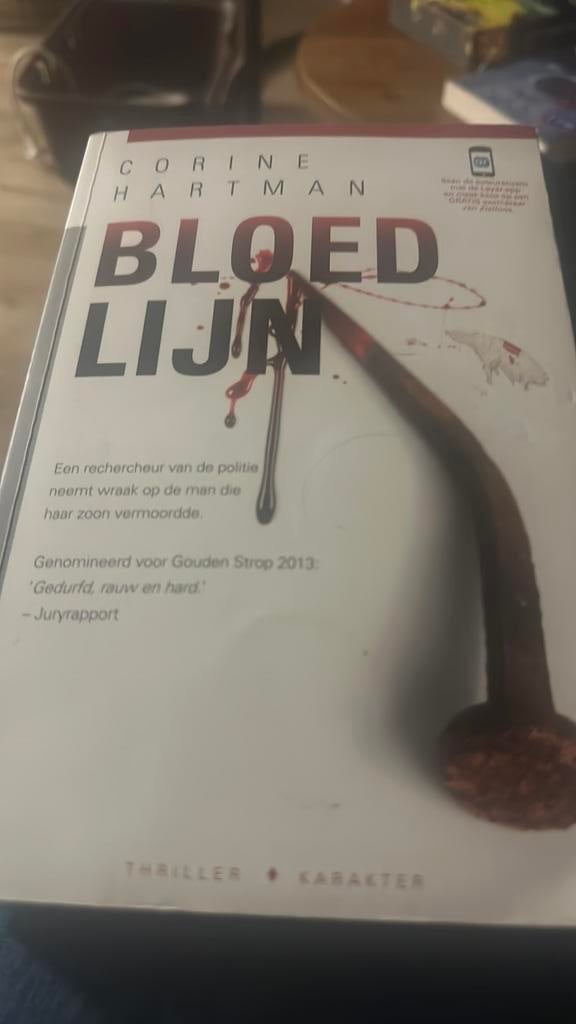 Bloedlijn van Corine Hartman, Boeken, Ophalen of Verzenden, Zo goed als nieuw
