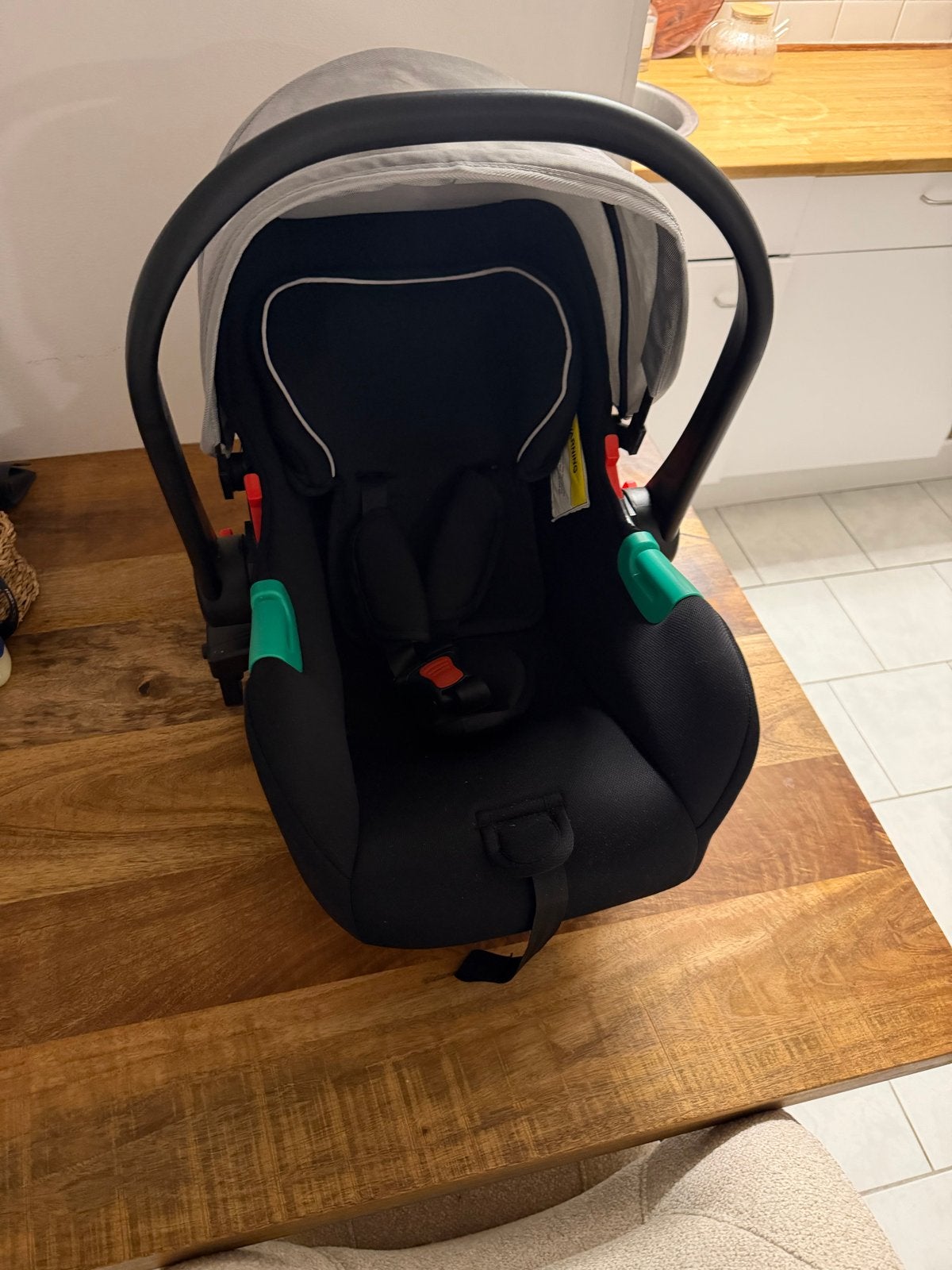 Lugia Baby Autostoel - Zwart/Grijs - Zo goed als nieuw, Autogordel, Zo goed als nieuw, 0 t/m 13 kg, Ophalen