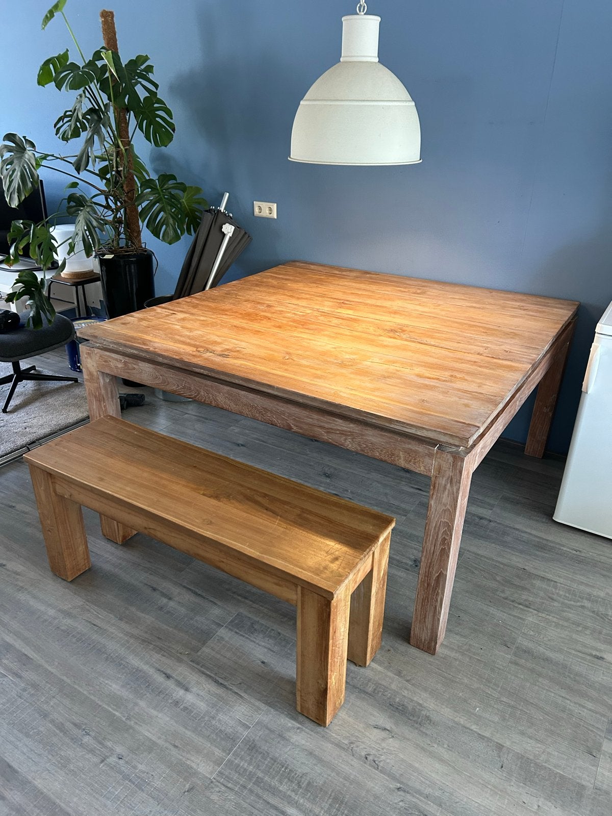 Teakhouten eettafel met bankje - 150x150 cm, Huis en Inrichting, Tafels | Eettafels, Ophalen, Gebruikt, 150 tot 200 cm, Vijf personen of meer