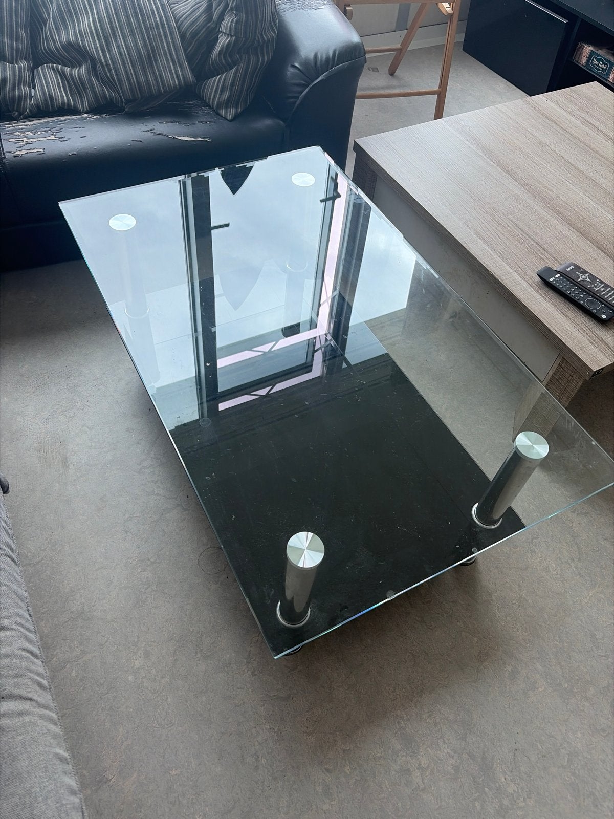 Glazen salontafel met metalen poten, Ophalen, Gebruikt, 100 tot 150 cm, 50 tot 100 cm