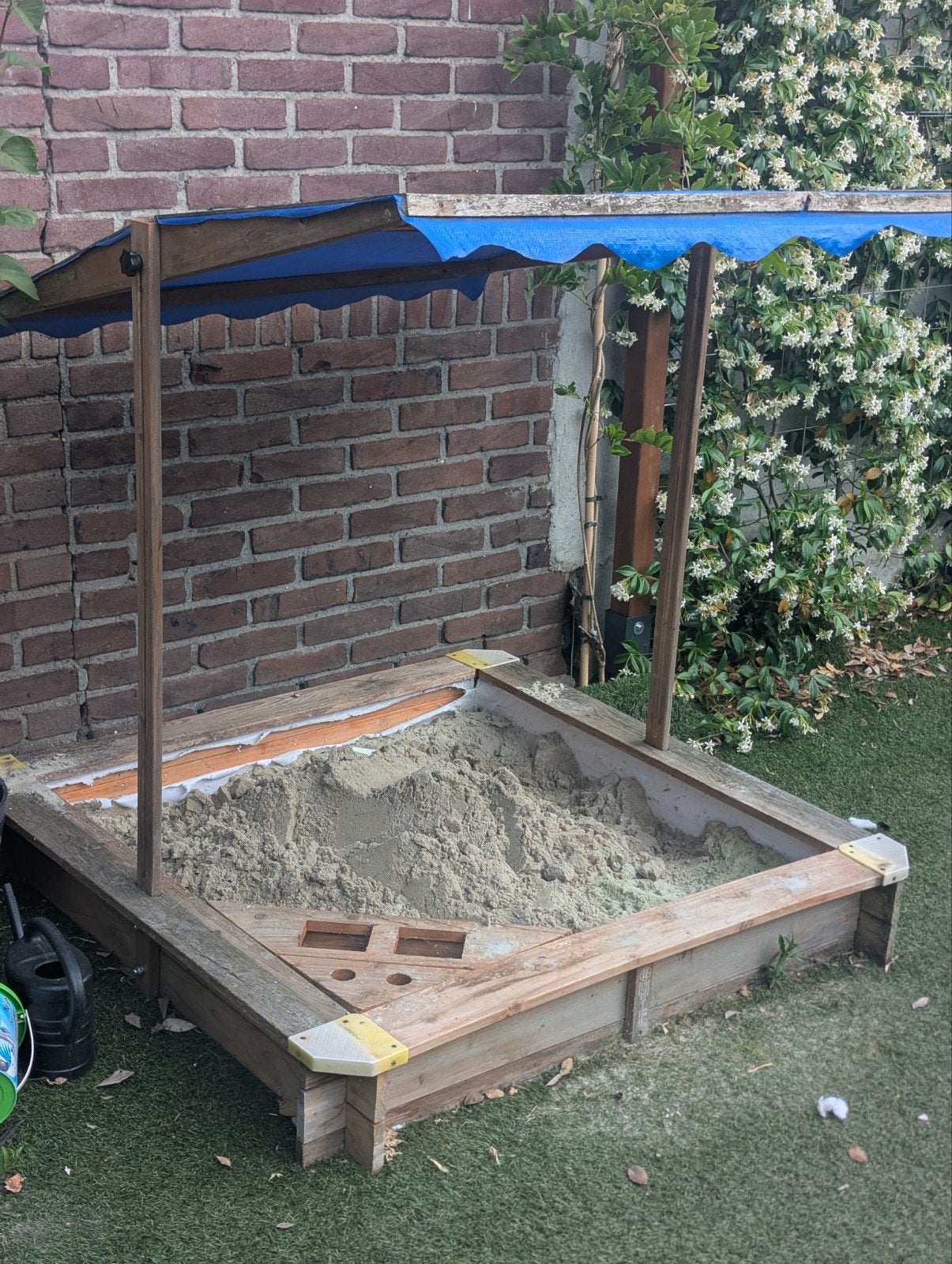 Sandbox with cover, Ophalen, Gebruikt