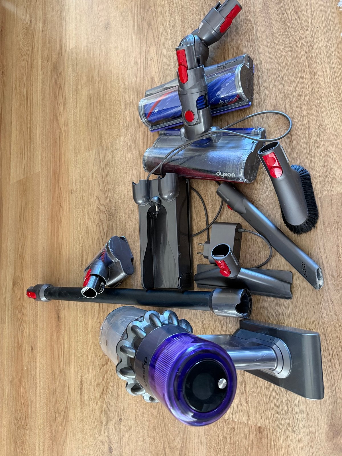 Dyson V11 - Defect - Accu werkt nog, Witgoed en Apparatuur, Stofzuigers, Ophalen, Draadloos, Dyson, Niet werkend