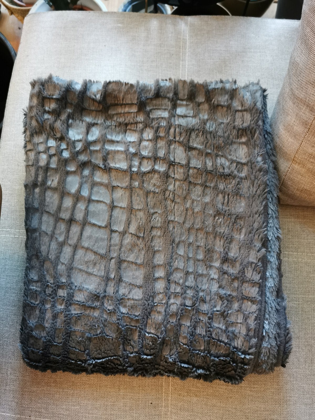 Antraciet grijze croco print kleedje, Huis en Inrichting, 120 cm, Zo goed als nieuw, Grijs, Polyester
