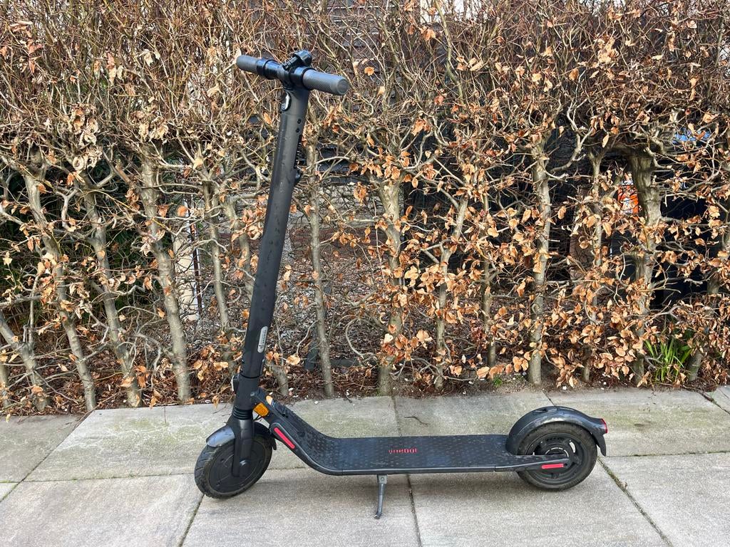 Ninebot E25E elektrische step - Zo goed als nieuw, Ophalen, Zo goed als nieuw, Elektrische step (E-scooter)