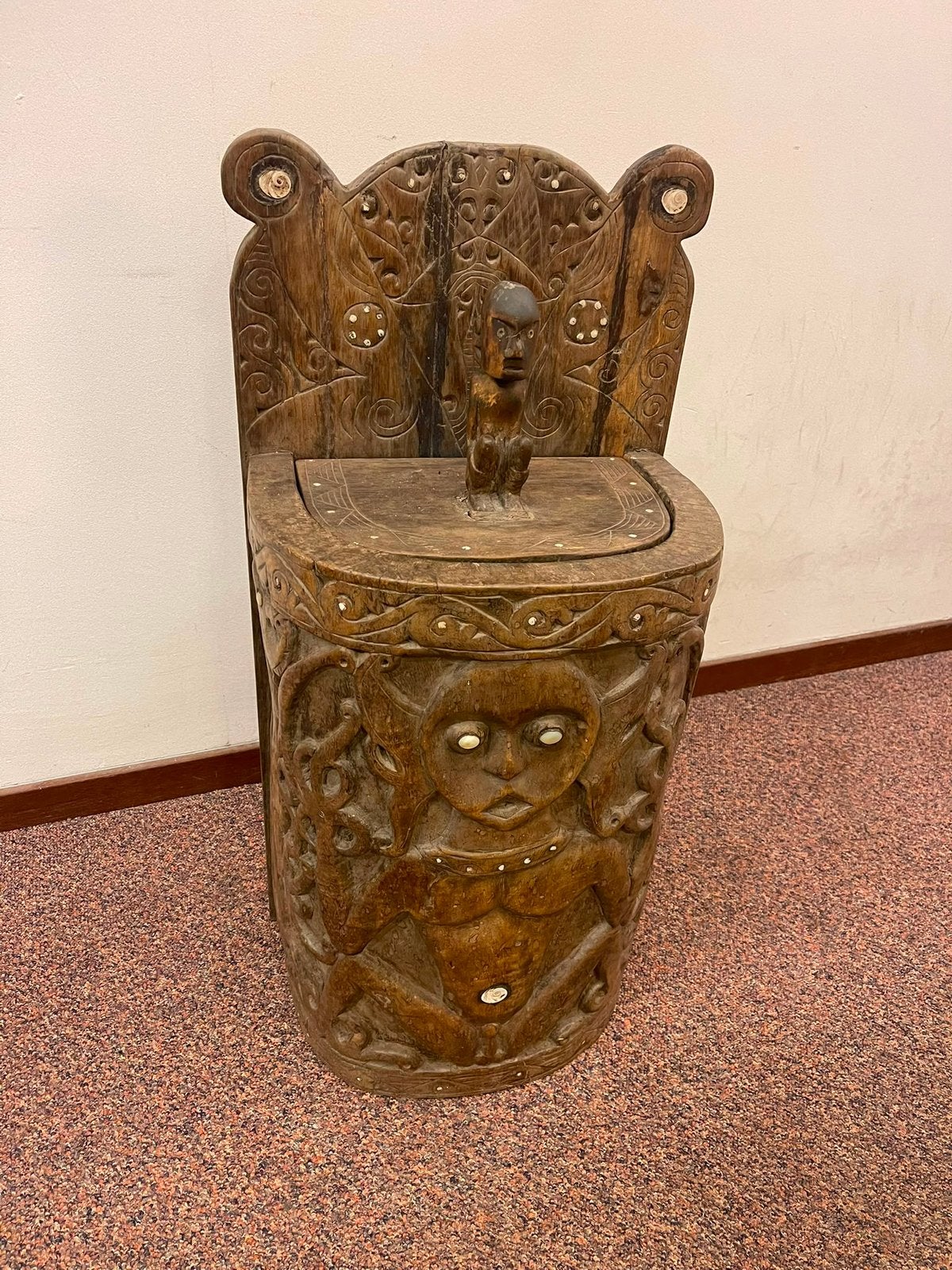Zeldzame Houten Dayak Tribale Voorraadkist, Hout, Bruin, Op standaard, Ophalen of Verzenden