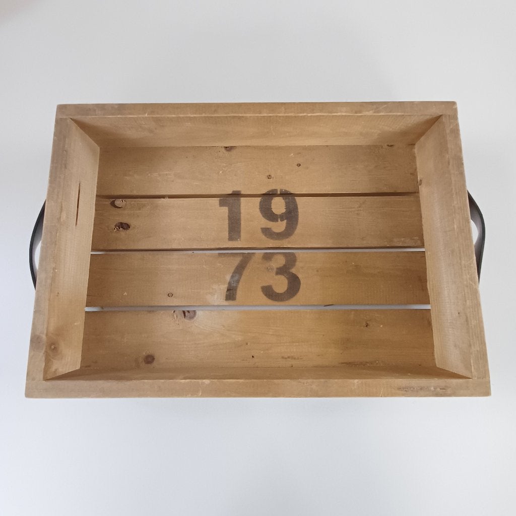 Houten dienblad met handvatten en opdruk '1973', Huis en Inrichting, Woonaccessoires | Dienbladen, Gebruikt, Ophalen of Verzenden