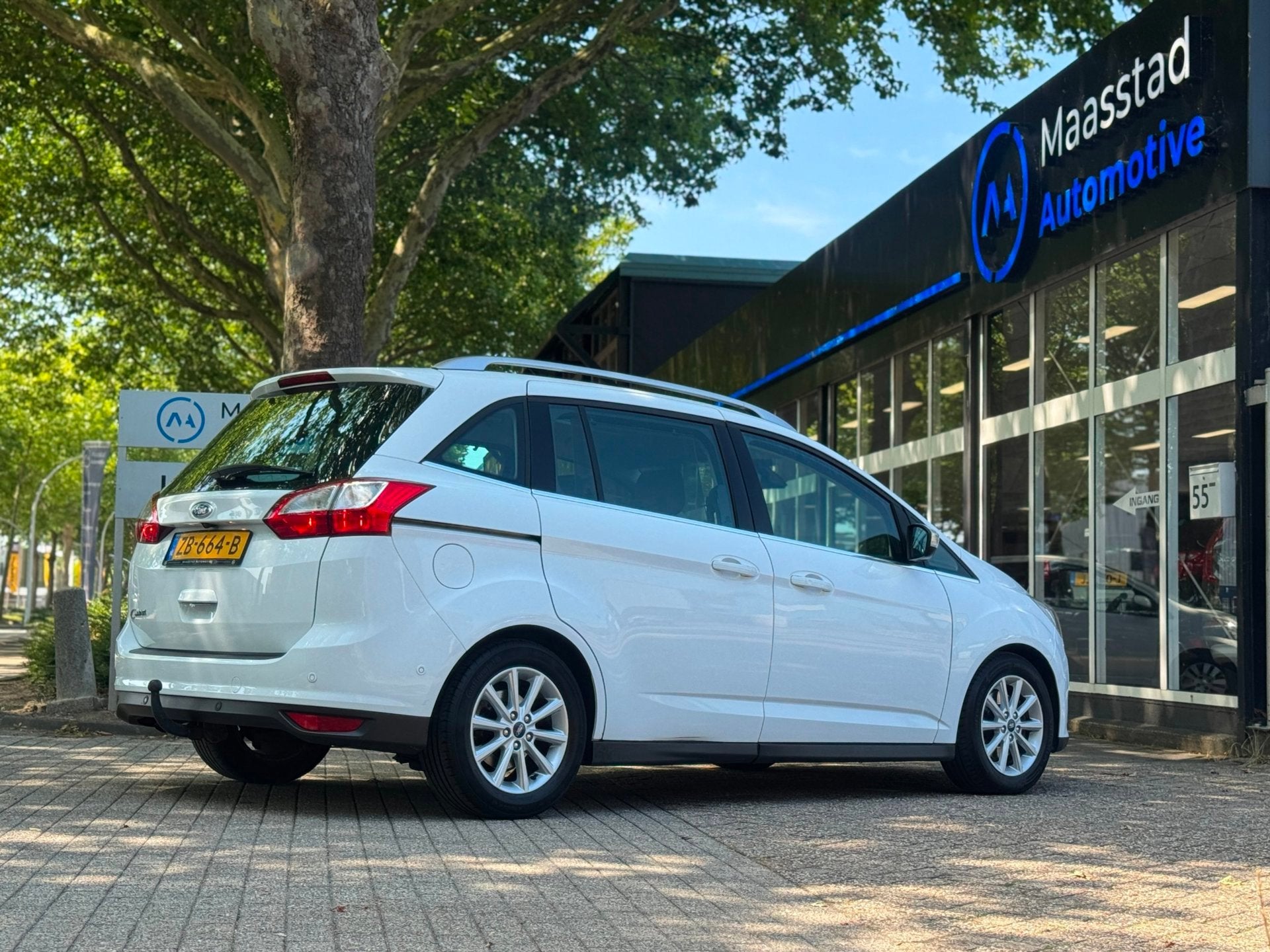 Ford Grand C-Max 1.0 Titanium 7 zits PANO Leer Facelift Vol, Auto's, Dealer onderhouden, 125 pk, Gebruikt, 7 stoelen