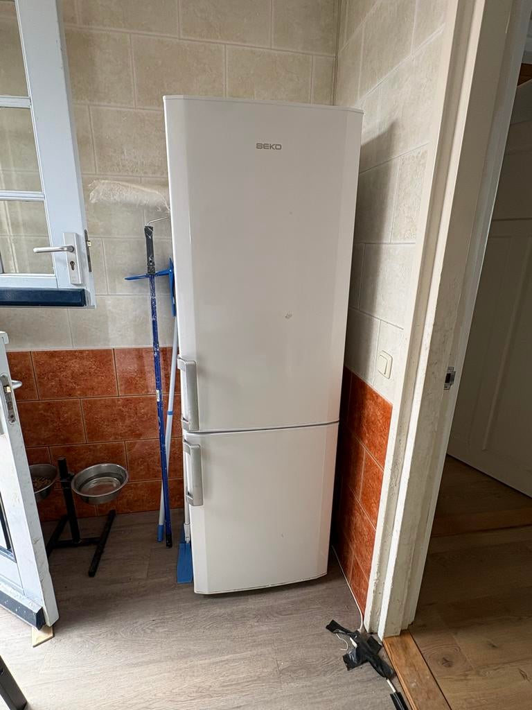 Beko Koel-vriescombinatie, Witgoed en Apparatuur, Koelkasten en IJskasten, Ophalen, Gebruikt, 200 liter of meer, Met aparte vriezer