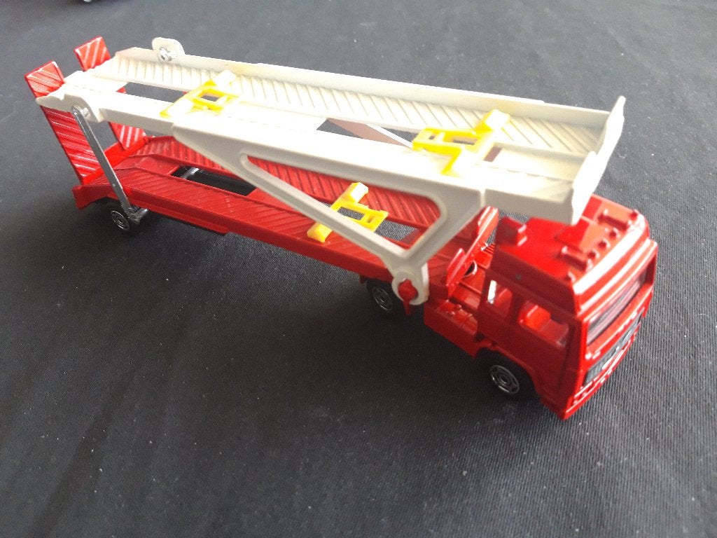 Corgi Junior Volvo autotransporter ca 1:72, Ophalen of Verzenden, Zo goed als nieuw, Bus of Vrachtwagen