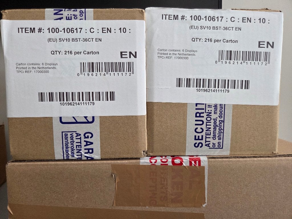Destines rivals boosterbox case, Hobby en Vrije tijd, Ophalen of Verzenden, Nieuw, Boosterbox