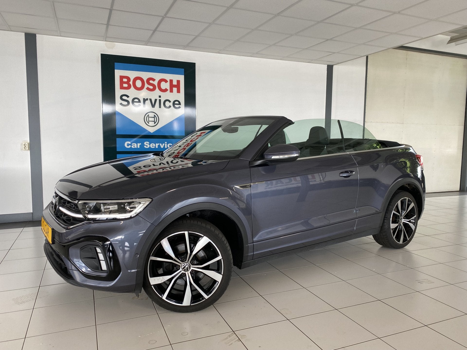 Volkswagen T-Roc Cabrio 1.5 TSI R-Line binnen en buiten Carp, Auto's, 12 maanden, 4 cilinders, 1446 kg, Origineel Nederlands