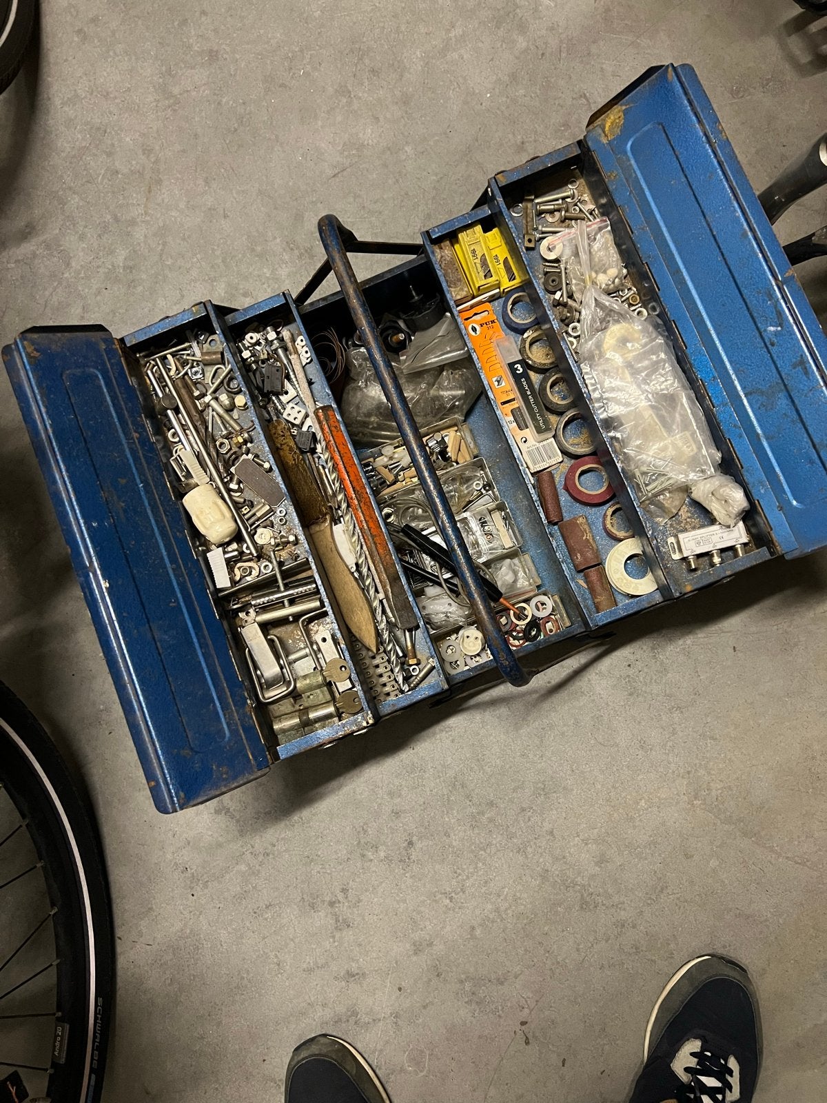 Vintage metalen gereedschapskist met inhoud, Ophalen, Gebruikt, Gereedschapsopslag, Overige merken