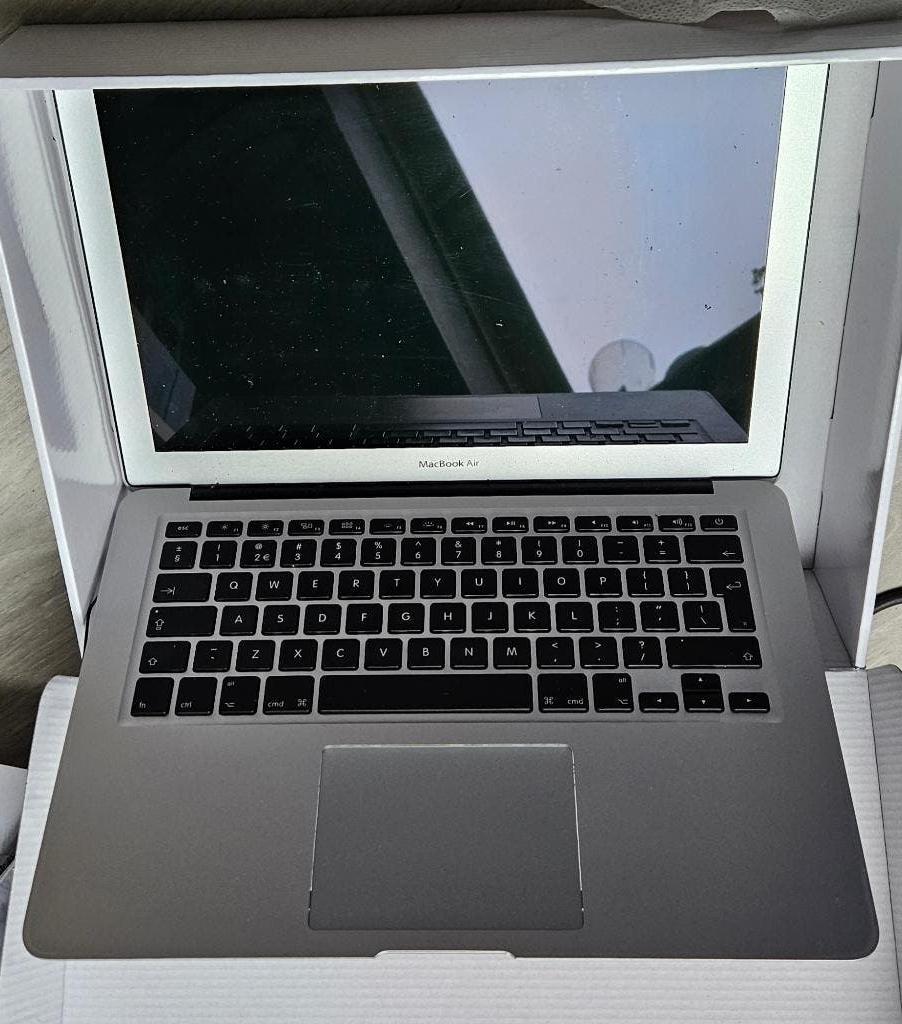 MacBook Air A1466, defect moederbord, voor onderdelen, 13 inch, Minder dan 2 Ghz, Ophalen of Verzenden, Niet werkend