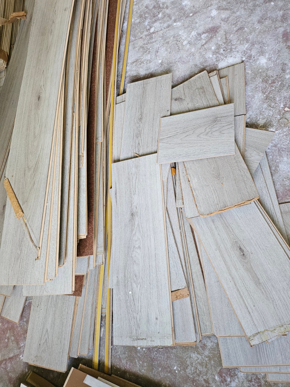 laminaat gratis ophalen dit weekend 5-7 m³, Ophalen, Gebruikt, Grijs, 5 tot 10 m²
