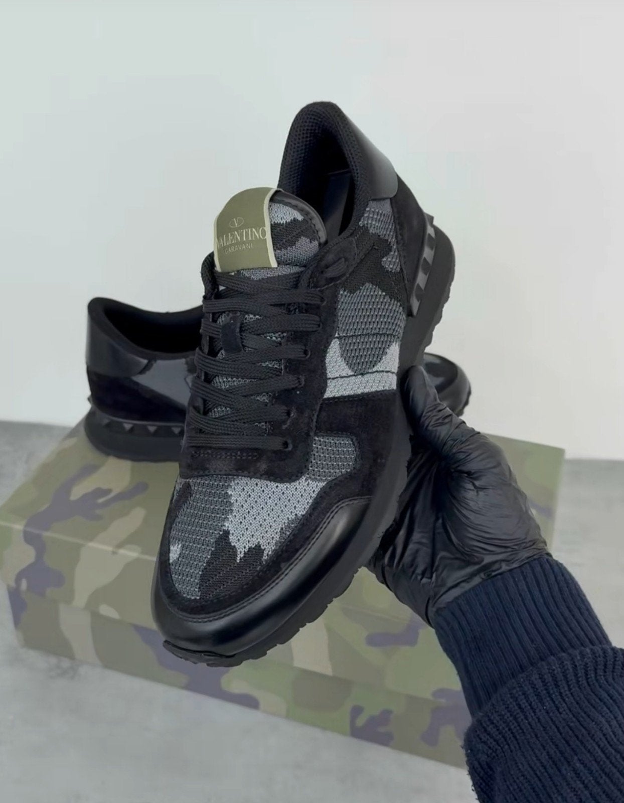 Valentino Garavani sneakers maat 43 - Zo goed als nieuw, Kleding | Heren, Valentino, Ophalen of Verzenden, Sneakers of Gympen