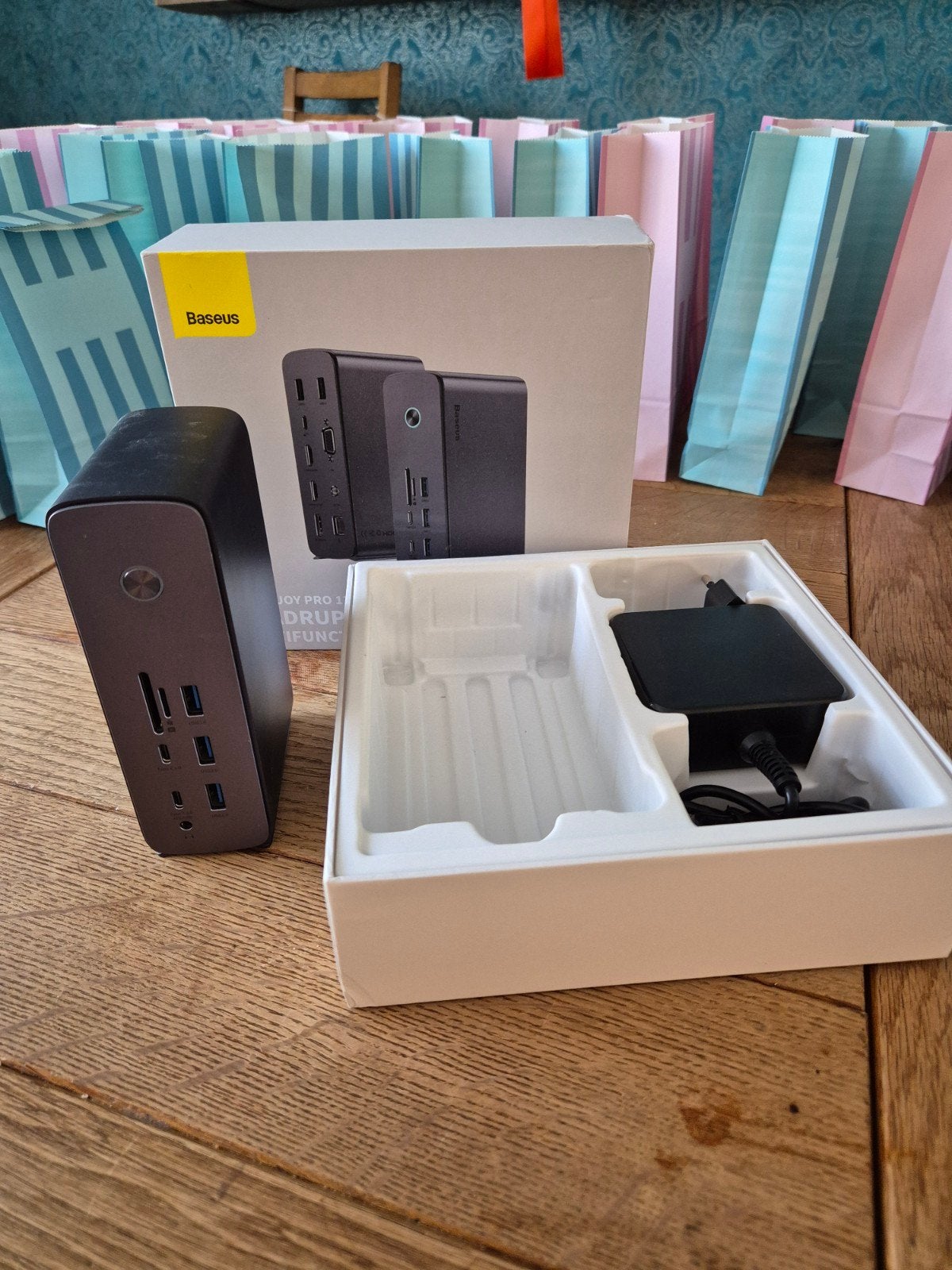 Baseus UnionJoy Pro 17-Poorts Docking Station, Baseus, Ophalen of Verzenden, Docking station, Gebruikt