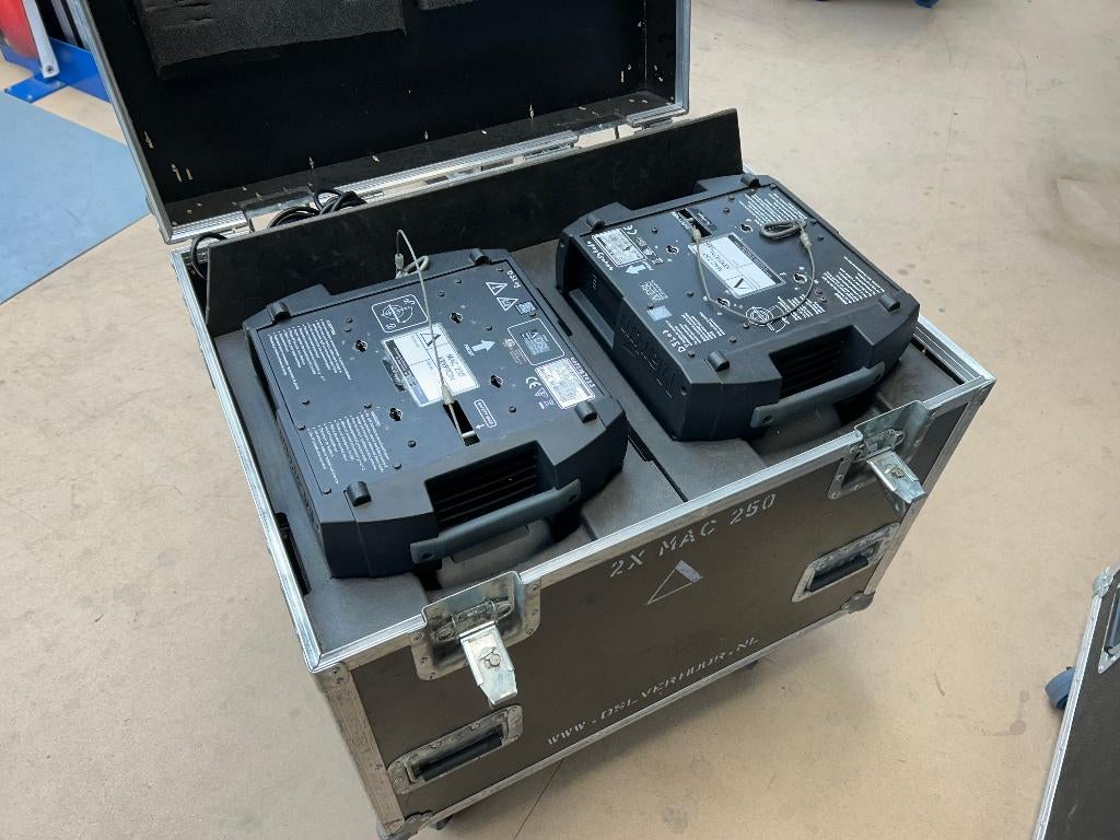 8x Martin Mac 250 Krypton Spot, Muziek en Instrumenten, Licht en Laser, Ophalen of Verzenden, Gebruikt, Licht, Kleur