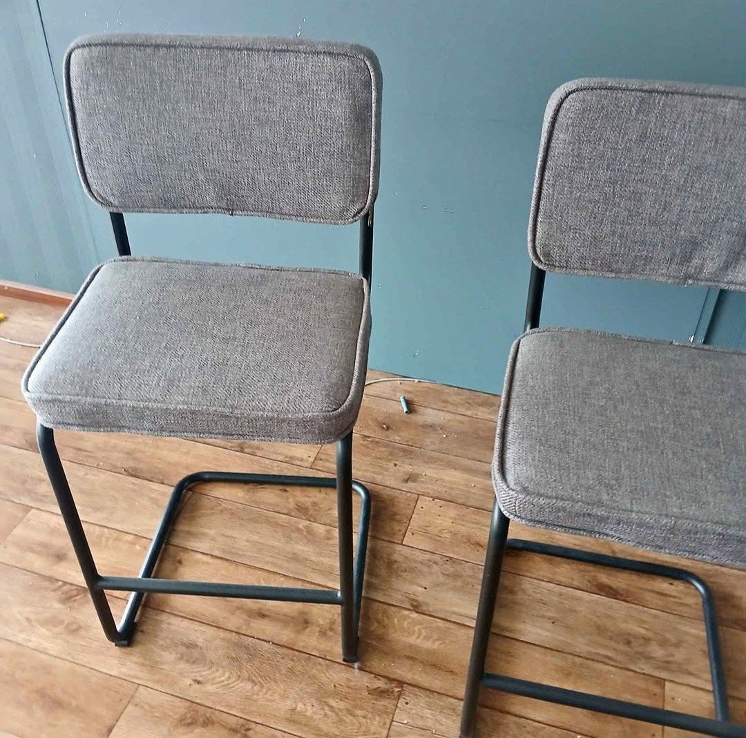Set van 2 barkrukken met rugleuning - Grijs, Huis en Inrichting, 2 krukken, Ophalen, Zo goed als nieuw, Met voetsteun