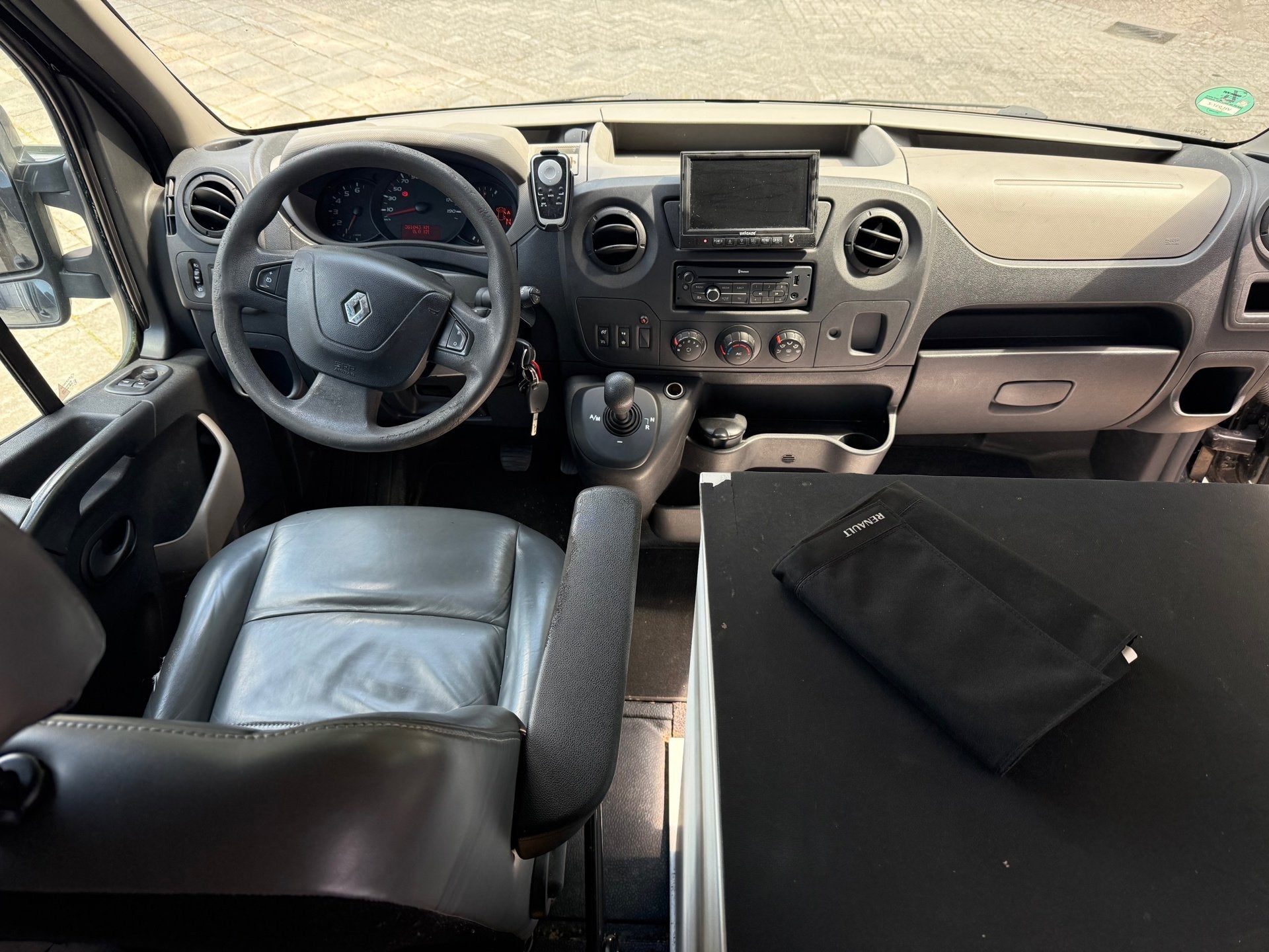 Renault Master T35 2.3 dCi L3H2 Eco Automaat l Roelofsen Opb, Auto's, Bestelauto's, Voorwielaandrijving, Euro 5, Gebruikt, Zwart