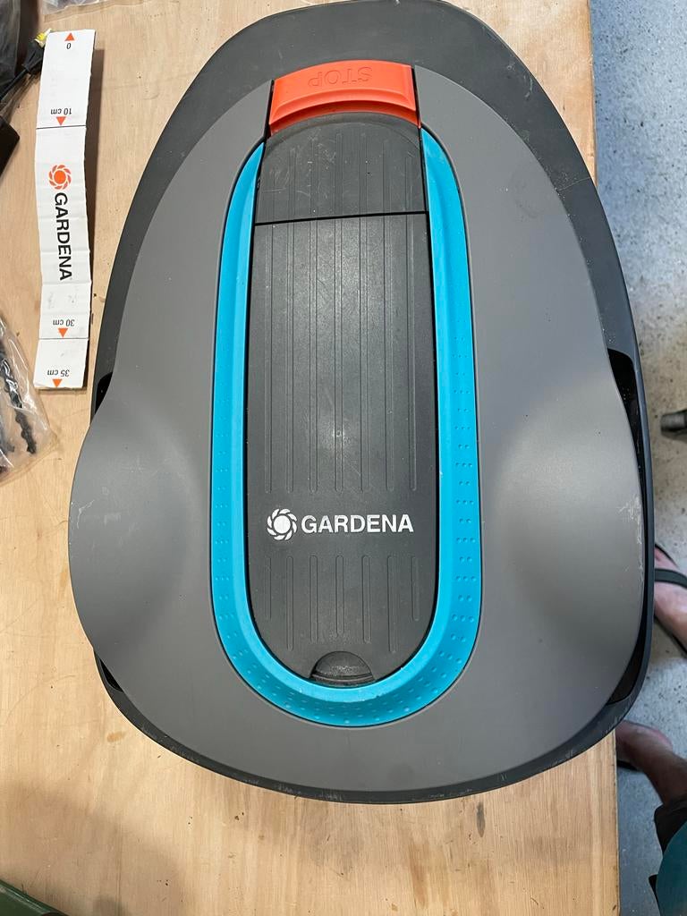 Gardena Robotmaaier - Perfect voor een verzorgd gazon, Tuin en Terras, Robotmaaiers, Ophalen, Gebruikt, 20 tot 25 cm