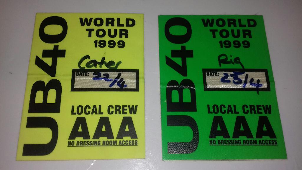UB40 set van 2 BACKSTAGE PASSEN Rotterdam 1999 origineel !, Verzamelen, Muziek, Artiesten en Beroemdheden, Gebruikt, Foto of Kaart
