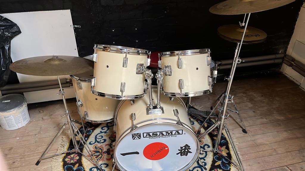 Compleet Drumstel + Paiste Bekkens - Asama - speelklaar, Ophalen, Zo goed als nieuw, Overige merken