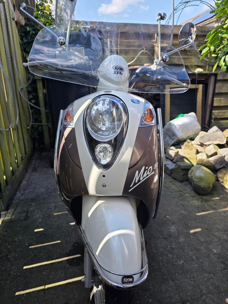 SYM Mio 50 scooter maar 711 KM gereden. Staat al lang stil, Fietsen en Brommers, Scooters | SYM, Gebruikt, Mio, Maximaal 45 km/u