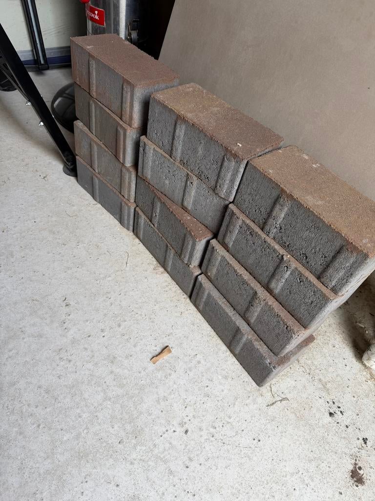 Gratis op te halen: 12 Betonklinkers Geoklinker plus Genua, Ophalen, Gebruikt, Klinkers, Minder dan 5 m²