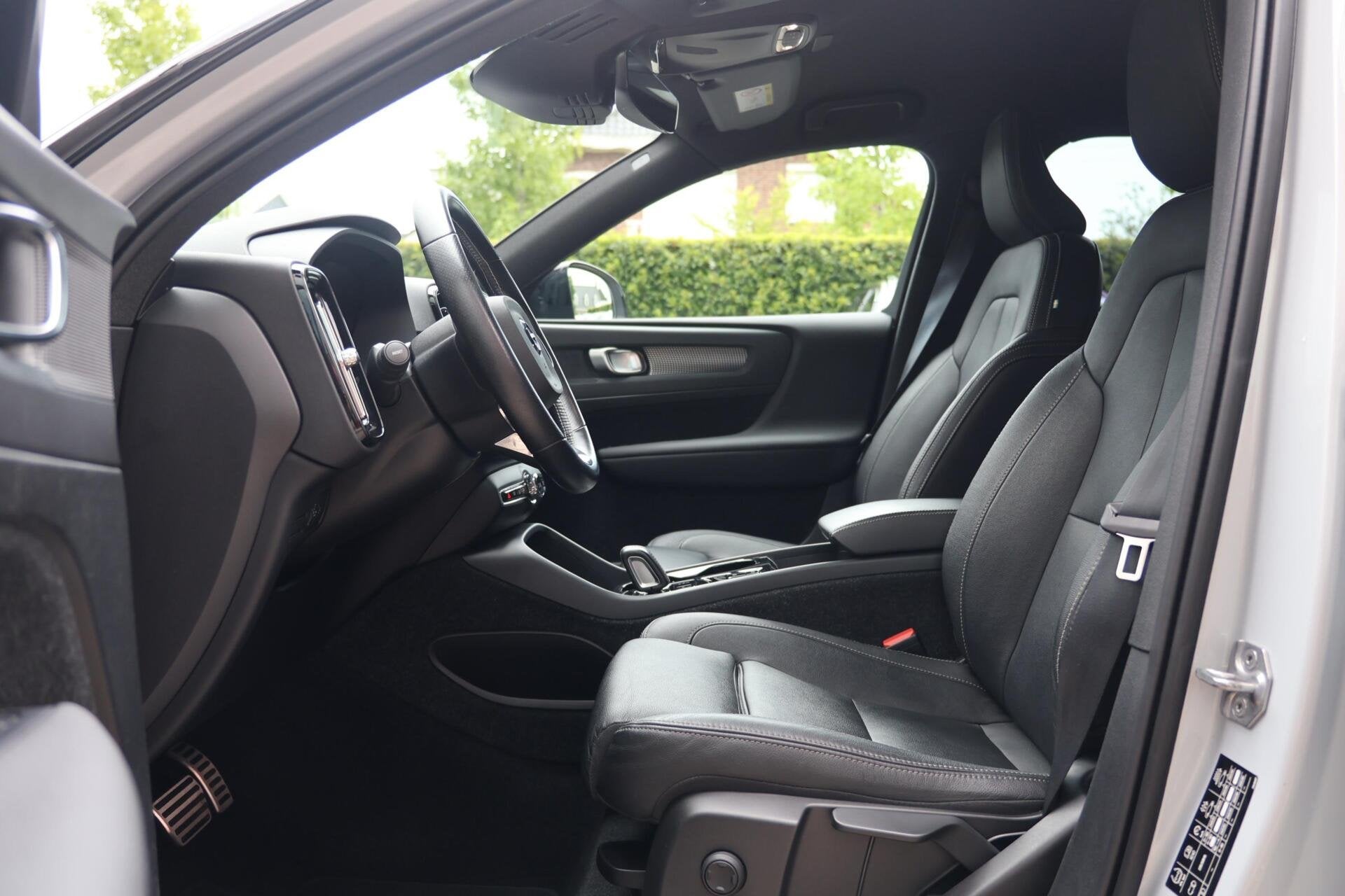 Foto 21 van Volvo XC40 T4 Recharge R-Design | Stoelverwarming | Trekhaak