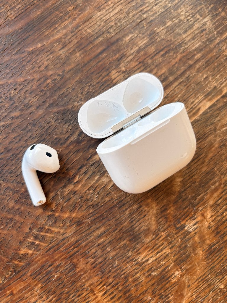 Airpods gen 4 active noise cancellation (alleen links+case), Bluetooth, On-ear, Ophalen of Verzenden, Zo goed als nieuw