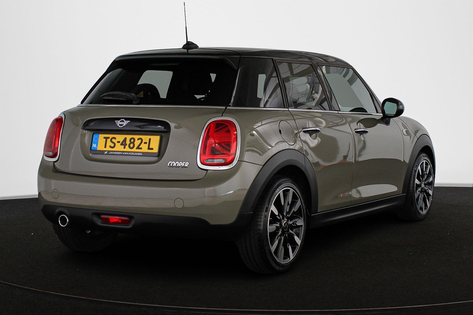 MINI 5-Deurs 1.5 Cooper Chili Sportstoelen Stoelverwarming N, Auto's, Mini, Voorwielaandrijving, 136 pk, Gebruikt, Leder en Stof