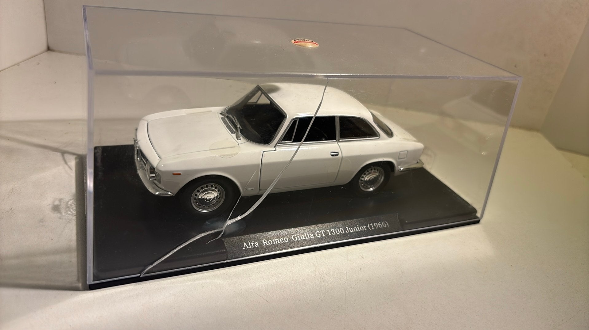 Alfa romeo guilia gt 1300 junior 1966 leo models 1.24, Overige merken, Auto, Ophalen of Verzenden, A