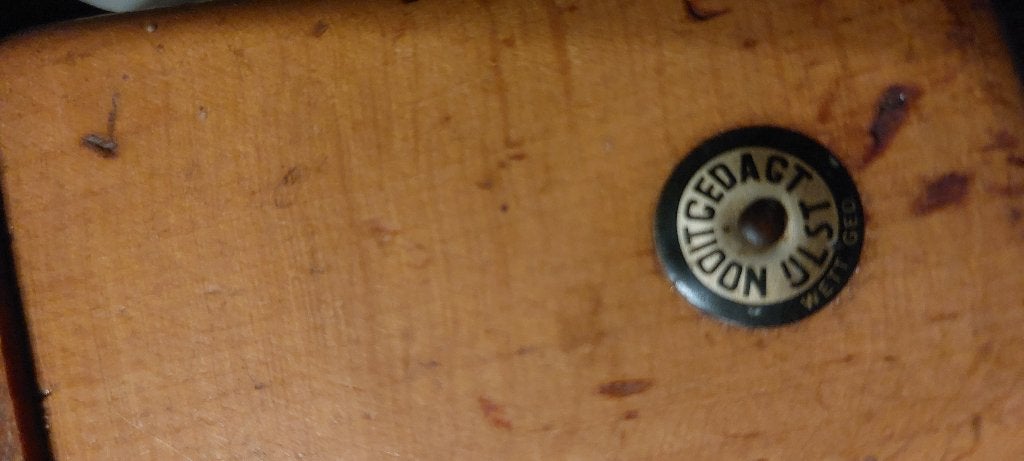 Nooitgedagt pin / logo gezocht van het speelgoed, Verzamelen, Ophalen, Overige typen