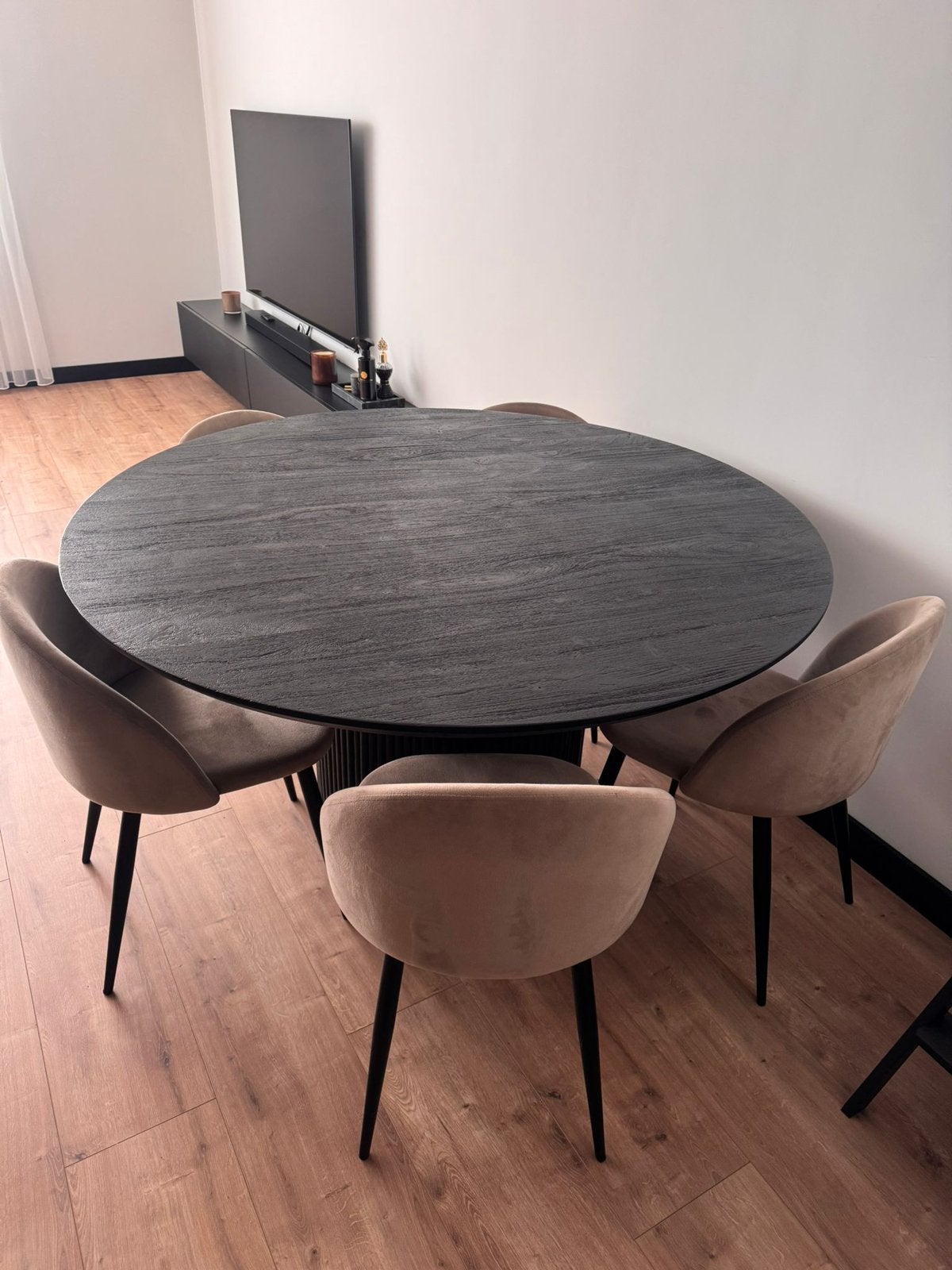 Luxe ronde eettafel met 5 velvet eetkamerstoelen, Ophalen, 100 tot 150 cm, Rond, Zo goed als nieuw