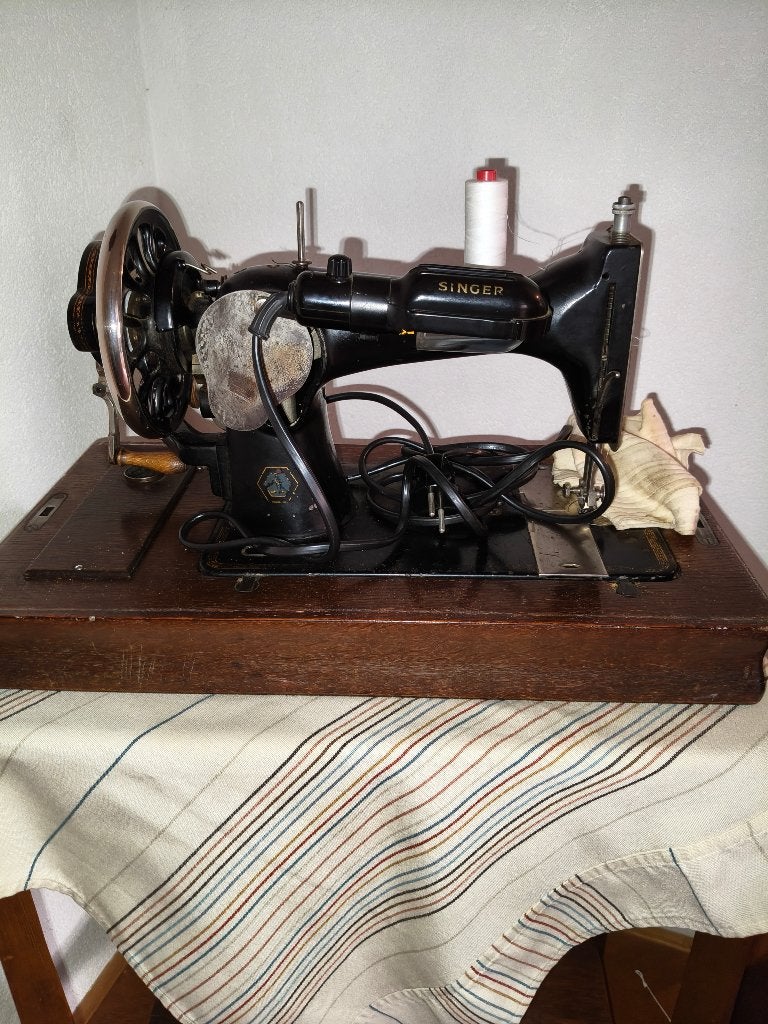 Antieke Singer Naaimachine, Houten Kast incl rekening  1963), Antiek en Kunst, Antiek | Naaimachines, Ophalen