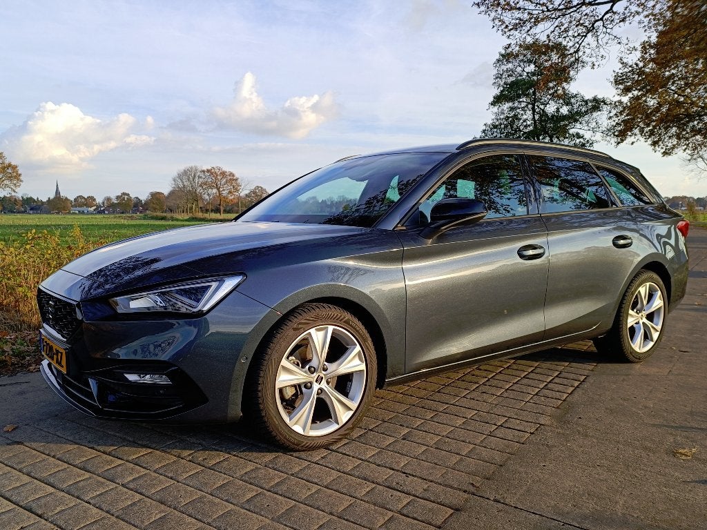 Seat Leon 1.5 TSI 150pk 2023 Grijs, Auto's, Voorwielaandrijving, 1498 cc, 4 cilinders, Origineel Nederlands