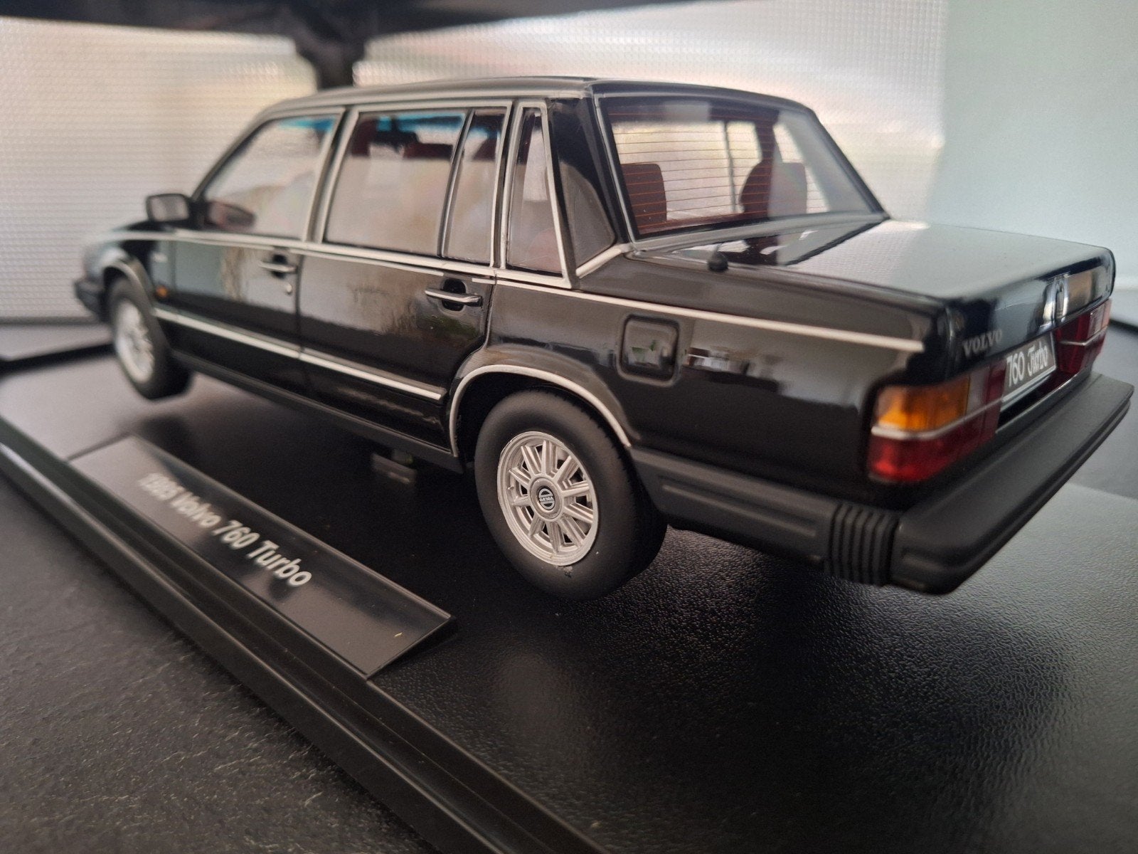 Volvo 760 1985 Schaal 1:18, Hobby en Vrije tijd, Modelauto's | 1:18, Overige merken, Triple 9, Nieuw, Auto