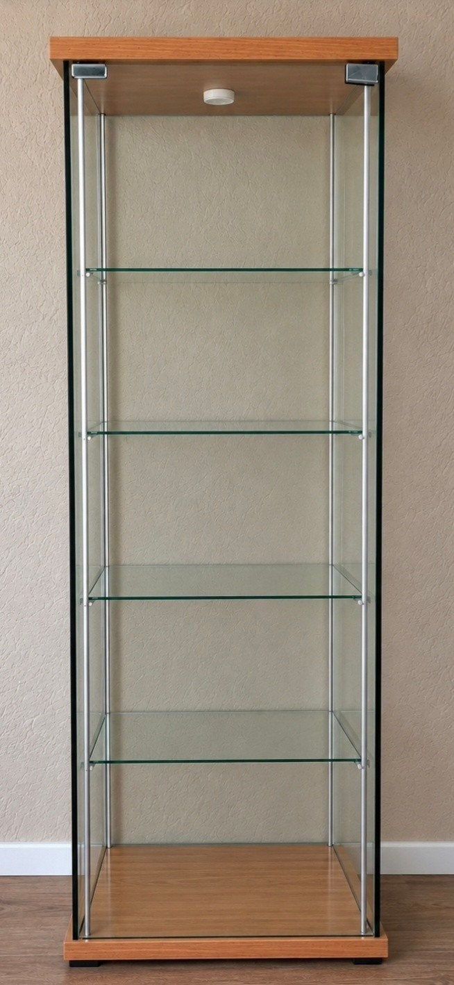 Glazen vitrinekast met houten accenten en verlichting, Huis en Inrichting, Ophalen, Minder dan 50 cm, 200 cm of meer, Overige houtsoorten