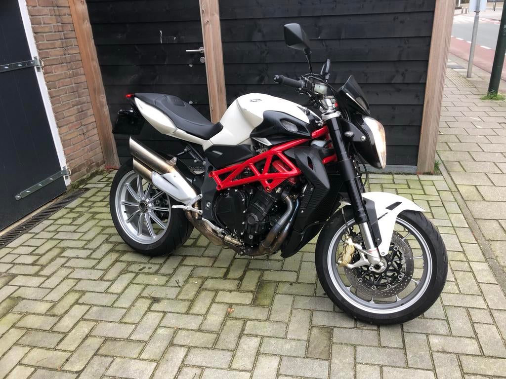 Motor MV Agusta Brutale 1090 Krachtige Naked Bike, Occasion, 4 cilinders, Motorrijbewijs A, 1070 cc