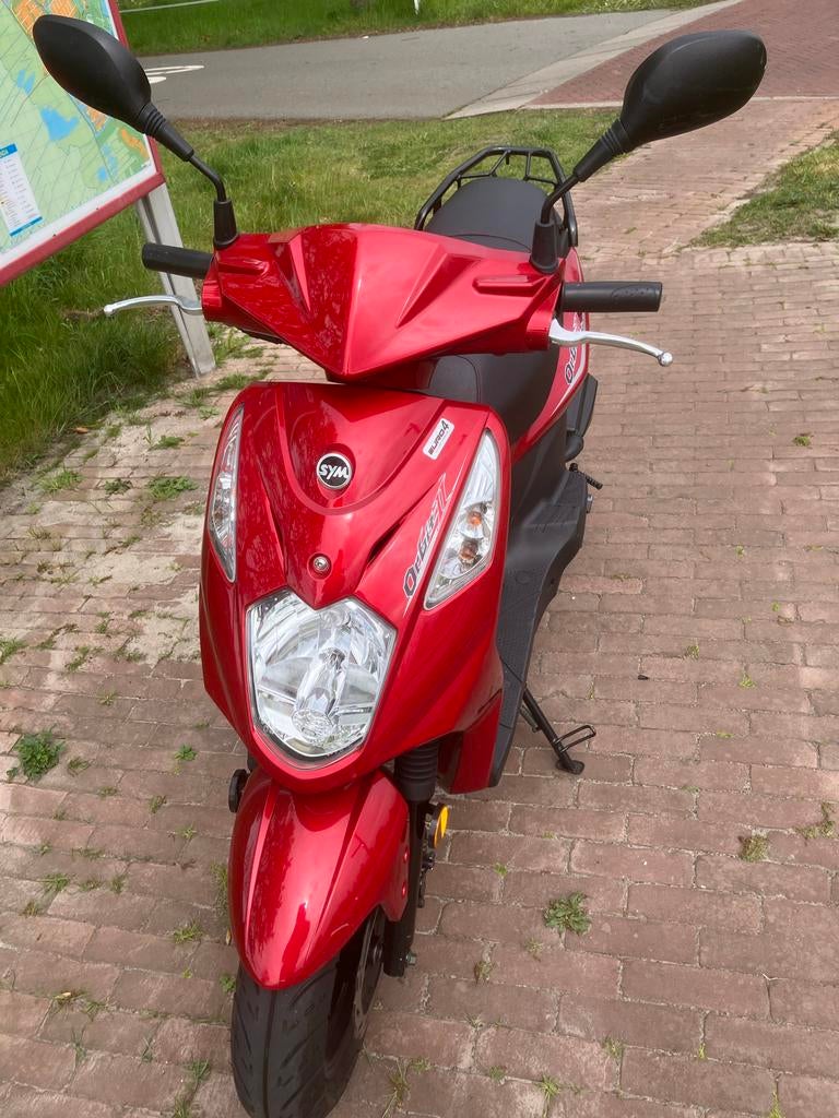 Rode Sym Orbit II Scooter - Zo goed als nieuw slechts 771 km, Fietsen en Brommers, Scooters | SYM, Ophalen, Maximaal 45 km/u, Zo goed als nieuw