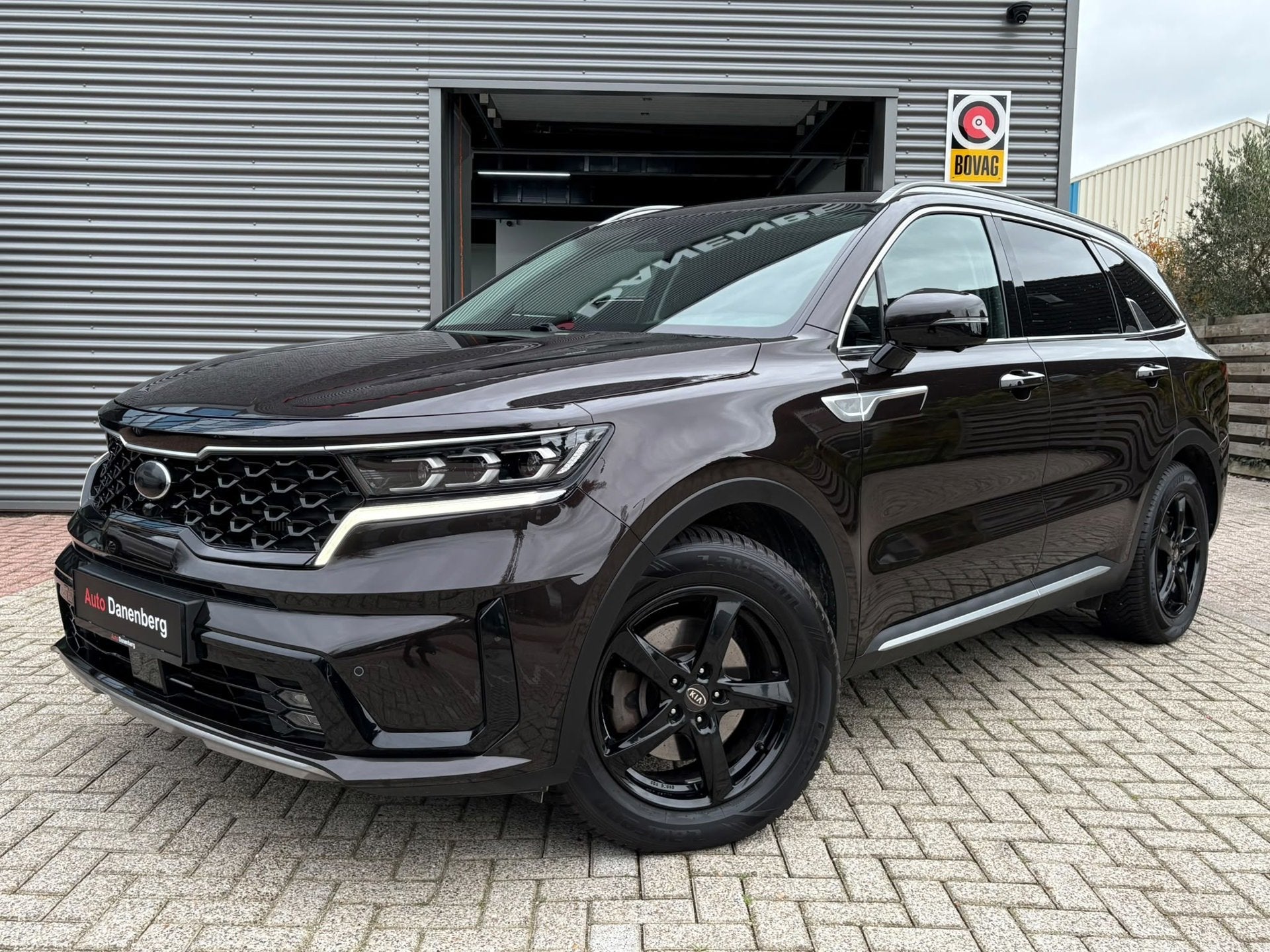 Kia Sorento 1.6 T-GDI Plug-in Hybrid 4WD BLACK-LINE! AUTOMAA, Auto's, Dealer onderhouden, Verwarmde buitenspiegels, Zwart, Overige kleuren