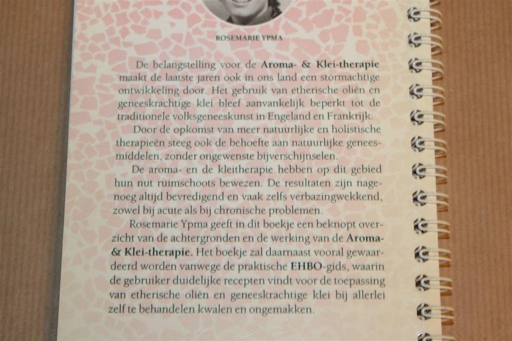 Aroma- & Klei-therapie — Etherische Oliën & EHBO 1992, Ophalen of Verzenden, Gelezen, Overige onderwerpen, Achtergrond en Informatie