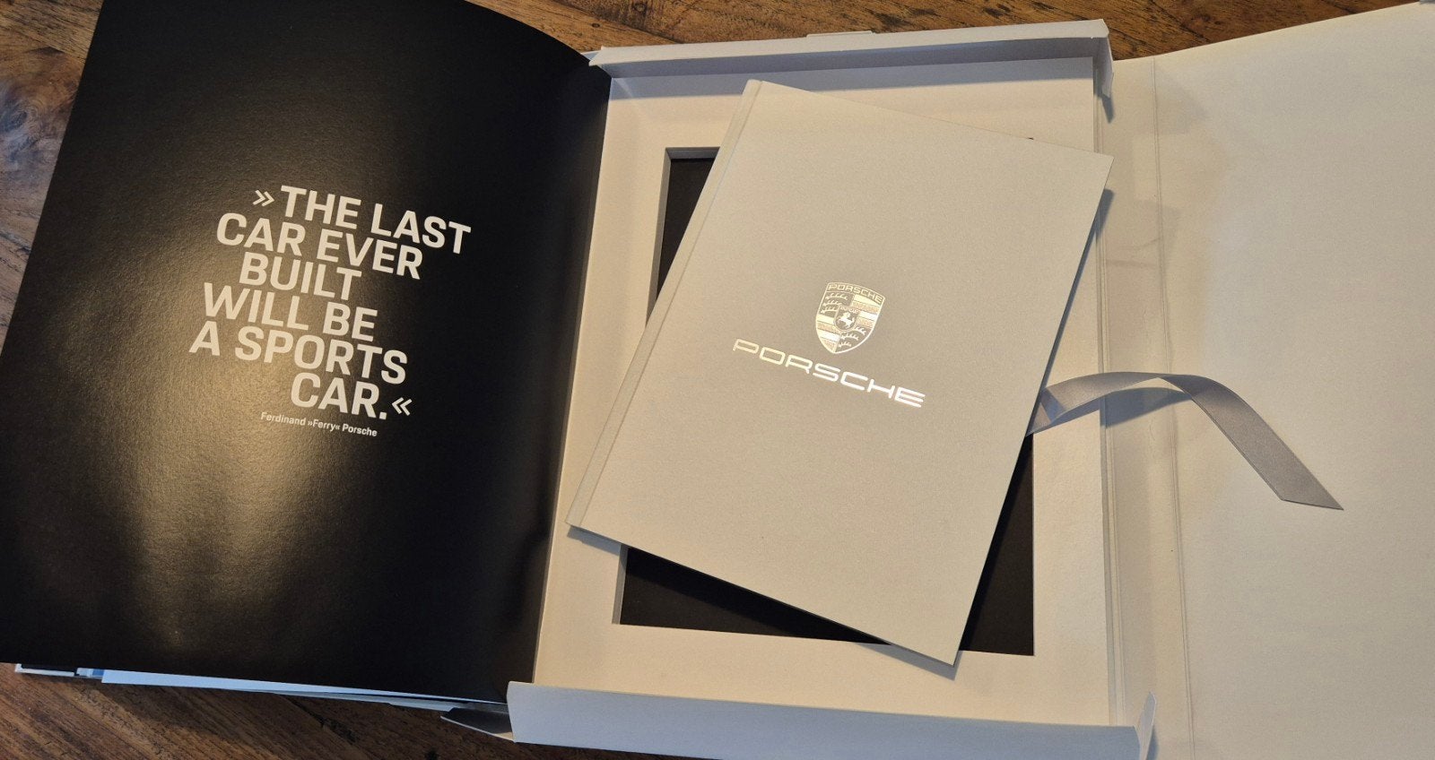 Porsche Brand Strategy Boek - Zeer Exclusieve Uitgave, Boeken, Onbekend, Ophalen of Verzenden, Zo goed als nieuw, Porsche